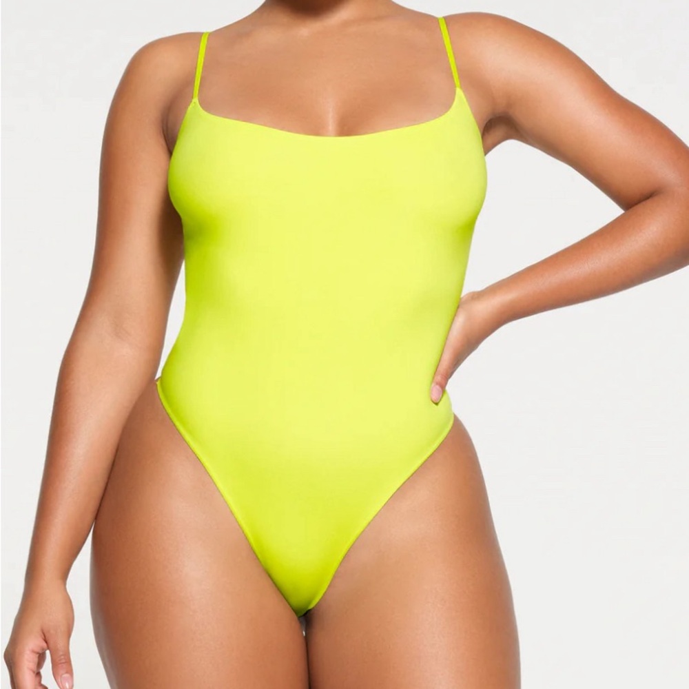 Skims fits everybody CAMI BODYSUIT